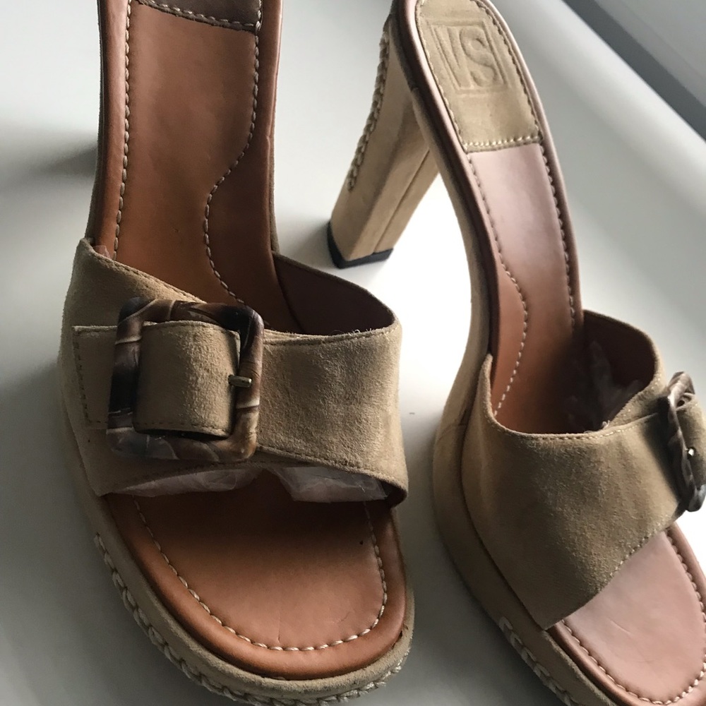 VS Shawnee Tan Suede Sandals
